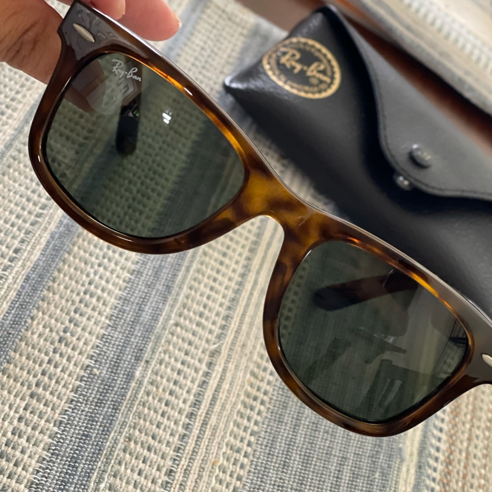 Ray Ban Wayfarers - Picture 3 of 4